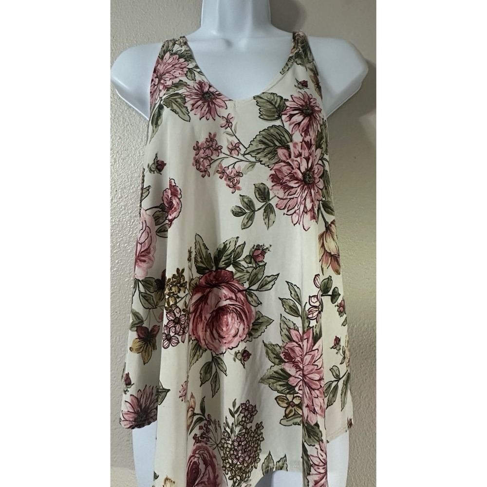Beautiful floral  sleeveless shirt  size Med  First Love